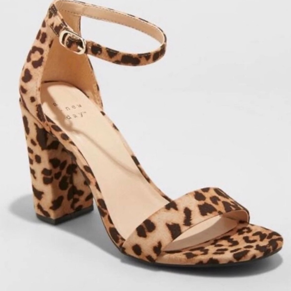 A NEW DAY Cheetah Print Block Heel Sandal! - Picture 1 of 6